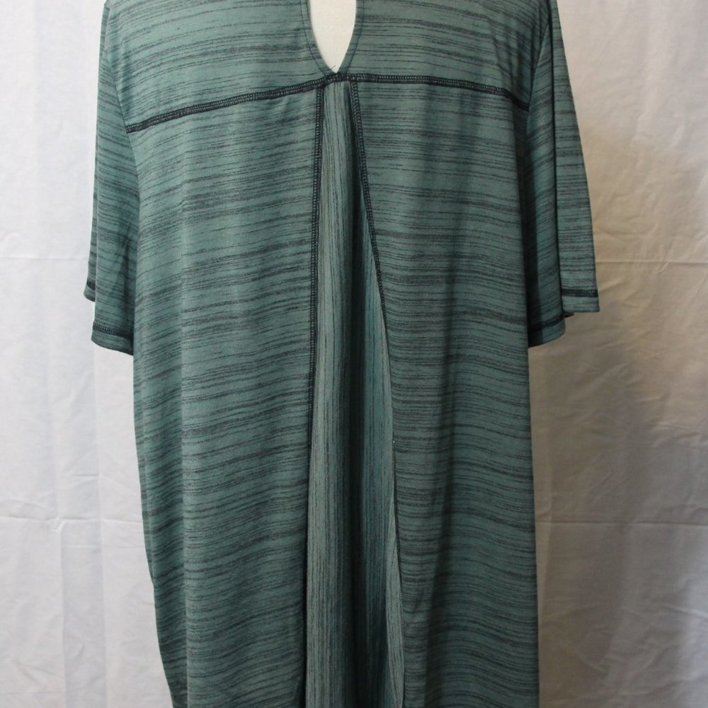New Catherines 1X Plus Size Green and Black Striped Tee - Picture 2 of 3